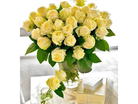 White Roses in a glass vase - 3D Lenticular Postcard Greeting Card - NEW For Sale