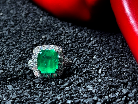 18k Couture Emerald and Diamond Ring Supply