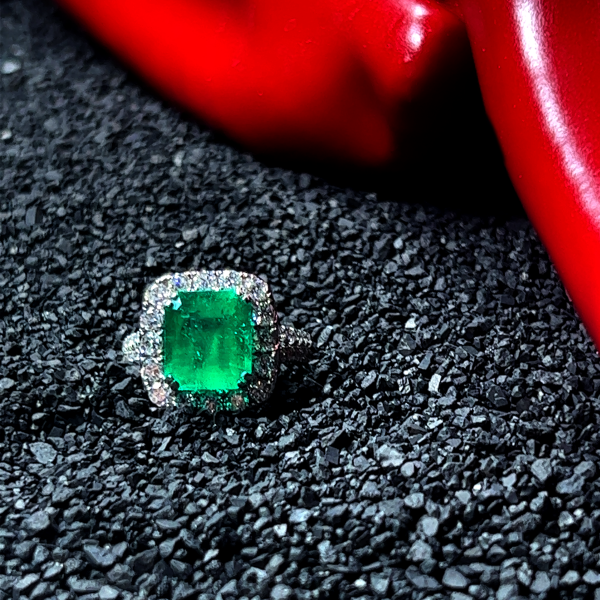 18k Couture Emerald and Diamond Ring Supply