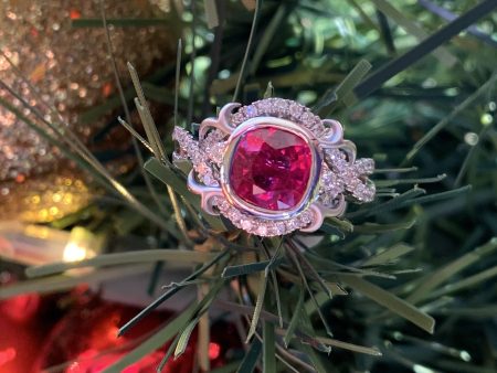 18k White Gold 2.27 carat Ruby Vintage Ring on Sale